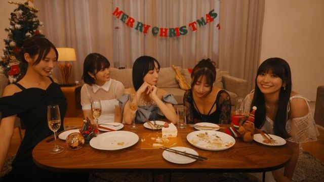 Tải game Roommates Romance and Ringing Hearts-GoldBerg